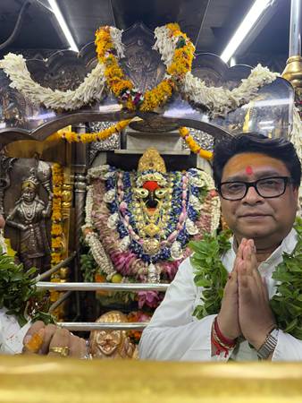 आस्था से आगाज: कोलकाता में राजनीतिक पारी से पहले माँ विन्ध्यवासिनी दरबार पहुंचे कुलदीप मैती, मांगा आशीर्वाद