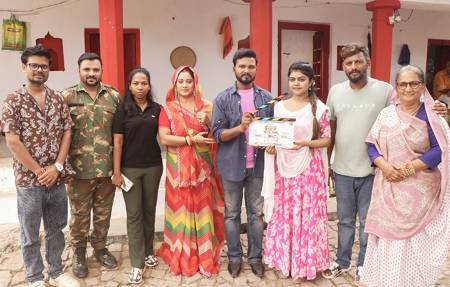 विष्णु मौर्य, वन्नू द ग्रेट, साहिल सिद्दीकी के साथ निर्मात्री विद्या मौर्य और निर्देशक चंदन सिंह की 11 में से 10वीं फिल्म ‘इंसाफ घर के अंदर’ की शूटिंग शुरू